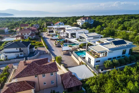 Krk, Linardići - Moderna luksuzna vila s infinity bazenom i pogledom na more 200m2