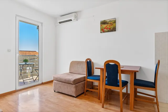 Makarska, Centar - Apartmanska kuća u blizini centra bruto površine 186 m2