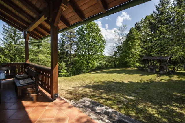Mrežnica - Drvena kuća za odmor uz rijeku 100 m2, najam