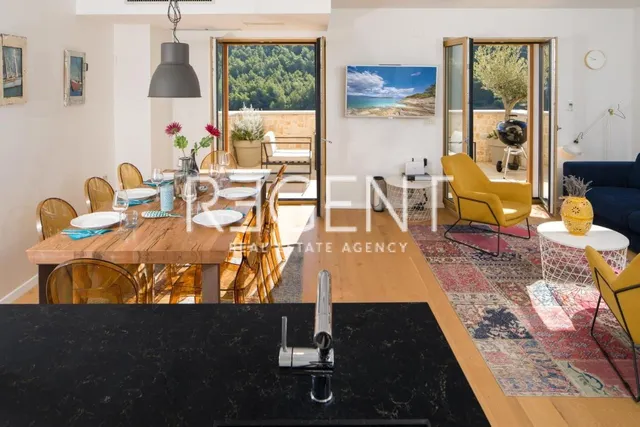 Hvar- kamena vila unikatnog dizajna 250m2