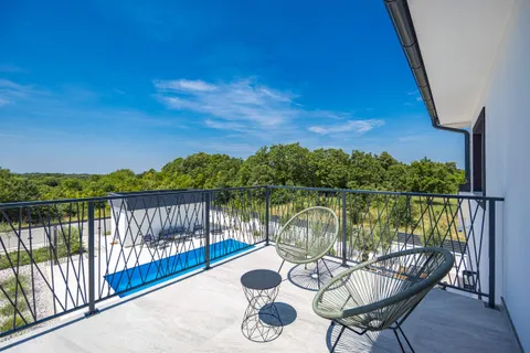 Istra – Kuća s bazenom na parceli 780m2