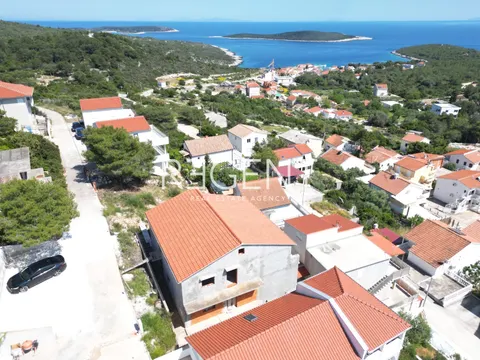 Vis, kuća u izgradnji s otvorenim pogledom na more