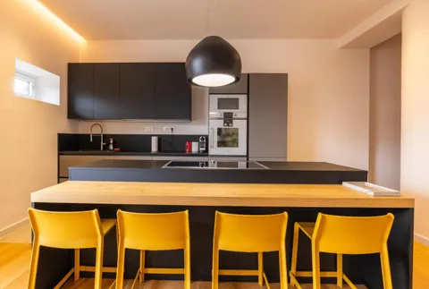 Zagreb, Centar - luksuzan dvosoban stan u strogom centru 90 m2