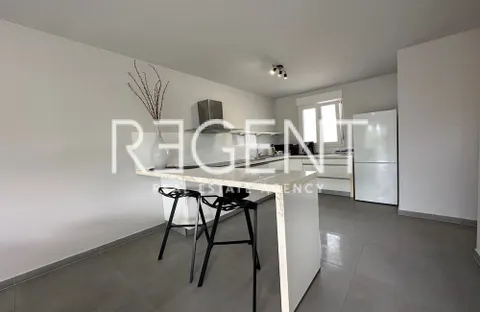 Split, Podstrana - Stan 105 m2 za najam, novogradnja, dugoročno