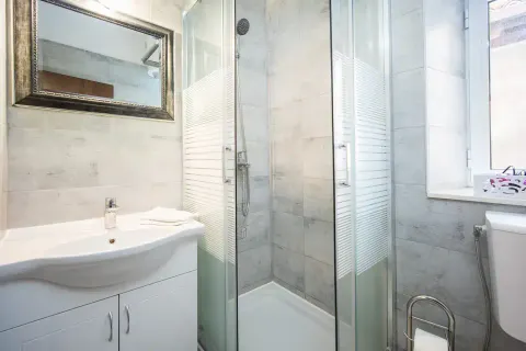 Trogir, centar- Kamena kuća 174 m2