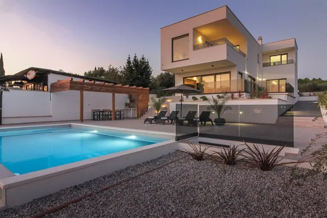 Istra, Medulin - Prekrasna villa s wellnessom NKP 190 m2 nadomak mora
