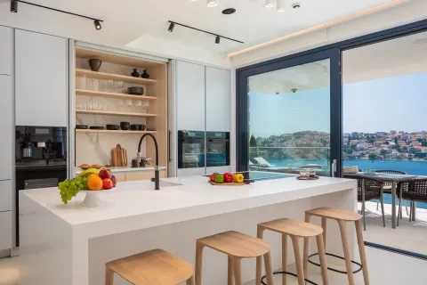 Šibenik, Rogoznica – Moderna vila s panoramskim pogledom na more