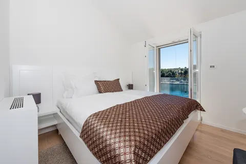 Brač, Milna - Moderna vila prvi red uz more, 264 m2