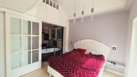 Zagreb, Remete - Vila s bazenom i dvorištem