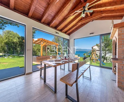 Zadar, Posedarje - Vila prvi red uz more 300 m2
