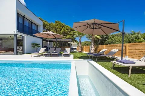 Istra, Medulin - Prekrasna moderna vila 220 m2