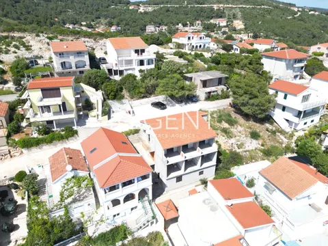 Vis, kuća u izgradnji s otvorenim pogledom na more