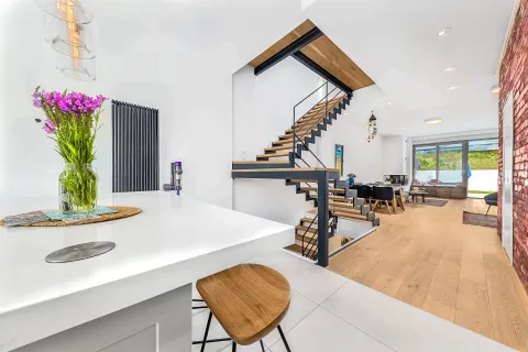 Zagreb, Medveščak – Luksuzno potpuno adaptirana kuća u nizu 240 m2