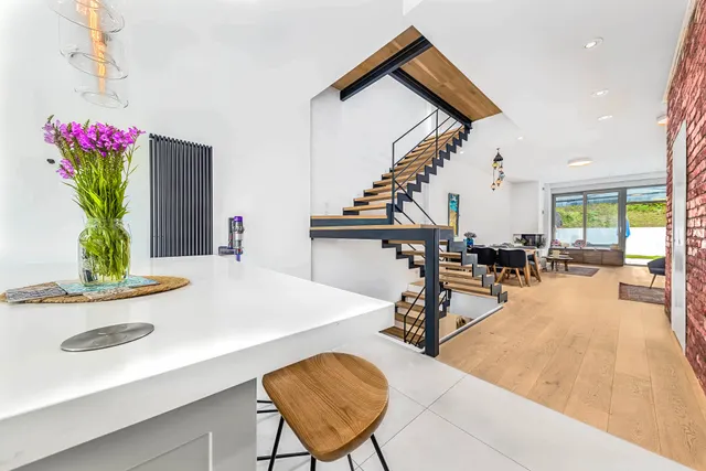 Zagreb, Medveščak – Luksuzno potpuno adaptirana kuća u nizu 240 m2