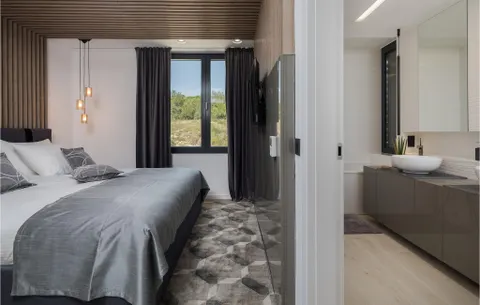 Zadar – Moderna vila okružena zelenilom s pogledom na more