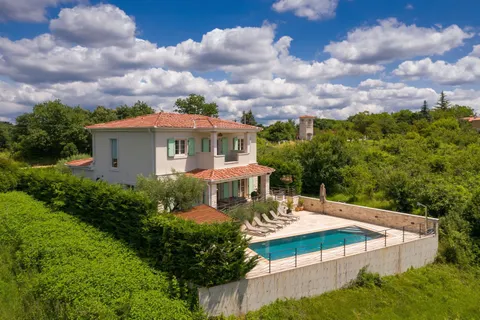 Istra, Višnjan - Luksuzna vila s bazenom i panoramskim pogledom 170 m2