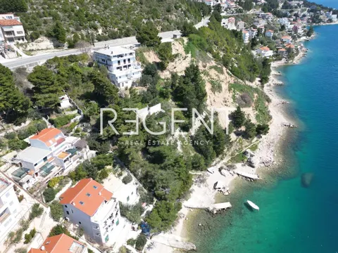 Omiš, Stanići - građevinsko zemljište 1214 m2 s projektom