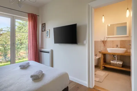 Istra, Višnjan - Luksuzna vila s bazenom i panoramskim pogledom 170 m2