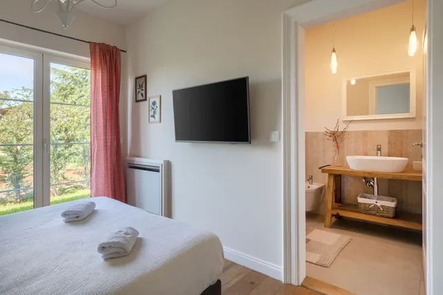 Istra, Višnjan - Luksuzna vila s bazenom i panoramskim pogledom 170 m2