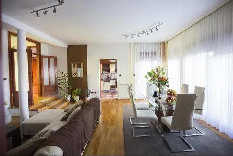 Zagreb, Pantovčak -Luksuzna samostojeća kuća s velikom okućnicom