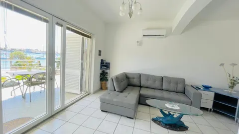 Zadar, Brodarica - Apartmanska kuća prvi red uz more