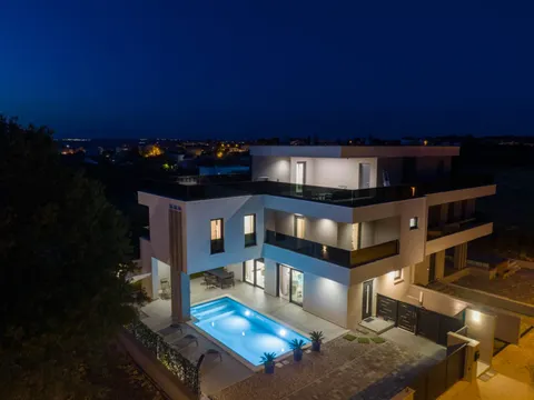 Istra, Pula - Luksuzna vila 250 m2 s pogledom na Brijune