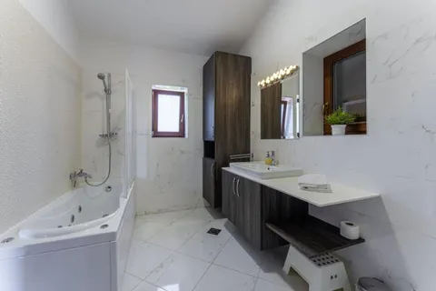 Istra, Sveti Lovreč - Autentična kamena vila 280 m2