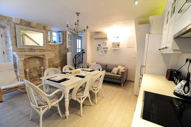 Korčula - Prekrasna kamena kuća u srcu staroga grada 130 m2