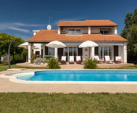 Istra, Poreč – Moderna vila s bazenom 240 m2