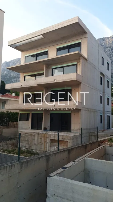 Makarska, Veliko Brdo - zgrada u izgradnji sa 6 stanova, 588 m2