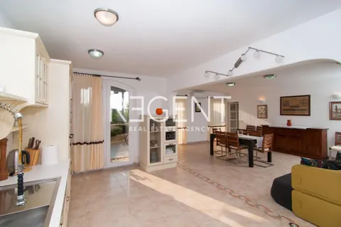 Brač, Mirca- kamena vila s pogledom na more, 300m2