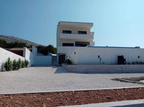 Trogir, Seget Donji - Vila s pogledom na more 300m2