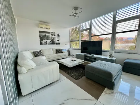 Zagreb Medvedgradska - Luksuzni trosoban penthouse 105m2 najam
