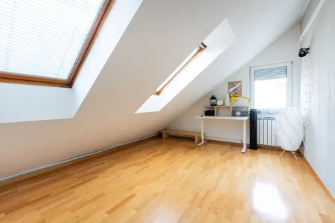 Zagreb, Trešnjevka - moderan troetažan stan 186 m2