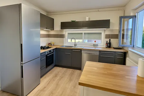 Zagreb, Rugvica - prekrasna kuća s vrtom i garažom 245 m2