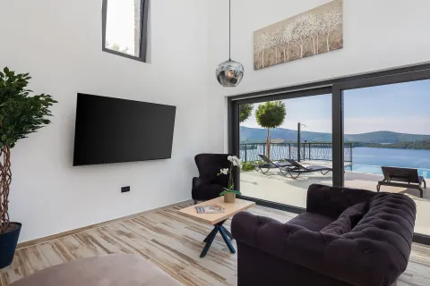 Šibenik, Žaborić - Moderna novoizgrađena vila s bazenom 380 m2