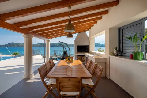 Šibenik - Prekrasna luksuzna vila uz more 1000 m2