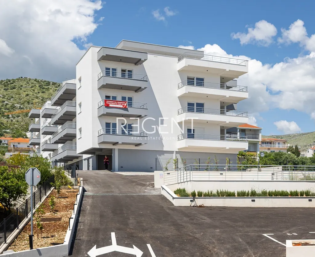 Trogir, Seget – Stambena novogradnja s pogledom na more