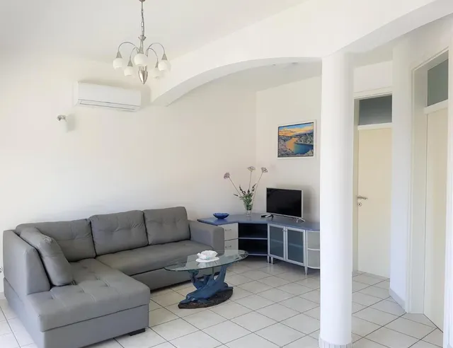 Zadar, Brodarica - Apartmanska kuća prvi red uz more