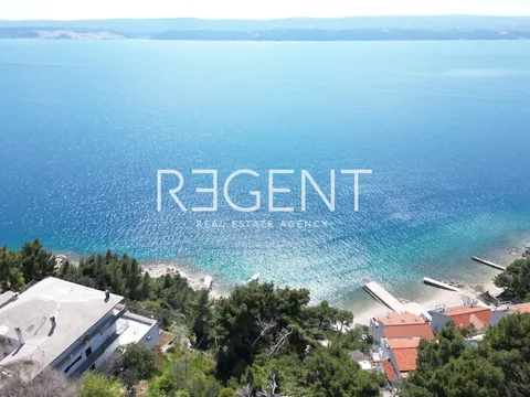 Omiš, Stanići - građevinsko zemljište 1214 m2 s projektom