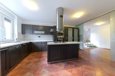 Zagreb, Lašćina – Obiteljska kuća na vrhunskoj lokaciji 395 m2