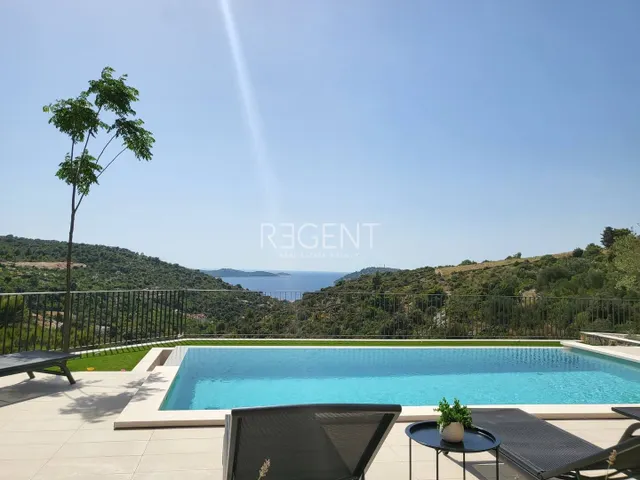 Rogoznica, Ražanj - autentična vila s pogledom na more