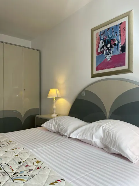 Split, Žnjan - Dvosobni stan sa loggiom i pogledom na more 100 m2