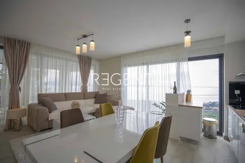 Split, Podstrana – Urbana vila s panoramskim pogledom