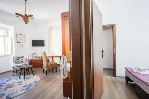 Trogir, centar- Kamena kuća 174 m2