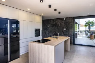 Krk, Linardići - Luksuzna vila s pogledom na more, infinity bazenom i saunom 350m2