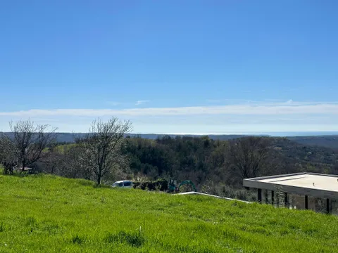 Istra, Krasica - Građevinsko zemljište s građevinskom dozvolom 1004 m2