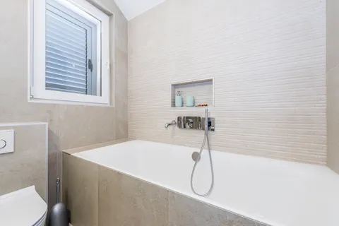 Brač, Milna - Moderna vila prvi red uz more, 264 m2