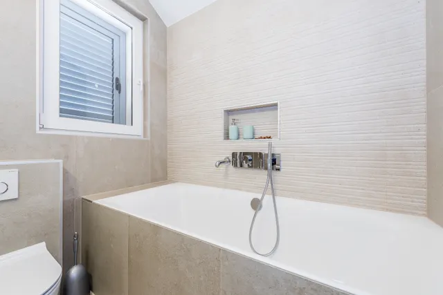 Brač, Milna - Moderna vila prvi red uz more, 264 m2