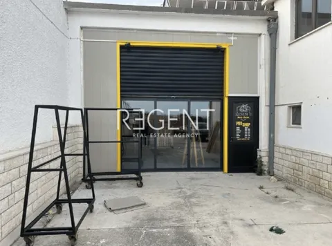 Trogir - Stambeno poslovna zgrada 1380 m2 s pripadajućim zemljištem na izvrsnoj lokaciji